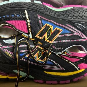 New Balance Women's Black and Pink Running Shoes
